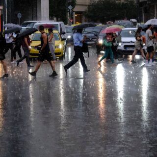Πέφτει η θερμοκρασία από σήμερα - Πού θα εκδηλωθούν βροχές και καταιγίδες