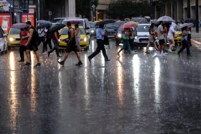 Έκτακτο δελτίο επιδείνωσης καιρού: Σε ποιες περιοχές αναμένονται ισχυρές βροχές και καταιγίδες