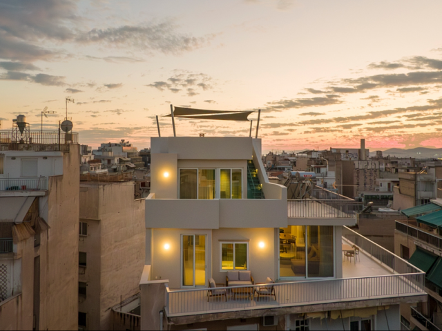 Δύο αρχιτέκτονες επαναπροσδιορίζουν την έννοια της αστικής διαβίωσης, με πρωτοποριακό μινιμαλιστικό σχεδιασμό