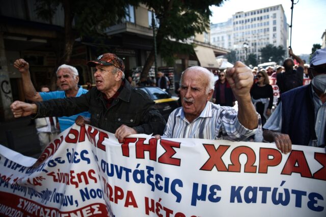 Παναττική συγκέντρωση συνταξιούχων στο κέντρο της Αθήνας