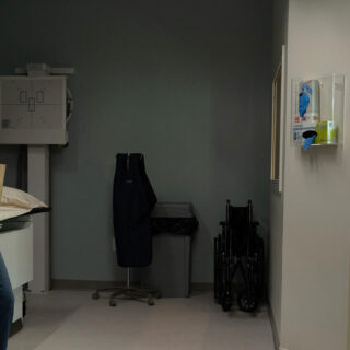 Αποκλειστικό: Η Νάταλι Πόρτμαν και ο Τσαρλς Μέλτον για τη συνεργασία τους στο τολμηρό ερωτικό μελόδραμα, May December