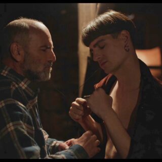 Το Milky Way παρουσιάζει μια σχέση πατέρα και queer γιου που η ελληνική τηλεόραση δεν έχει ξαναδεί