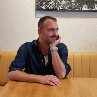 Γιώργος Κυνηγόπουλος: «Οι ανοιχτά ΛΟΑΤΚΙ+ life coaches στην Ελλάδα είναι πολύ λίγοι»