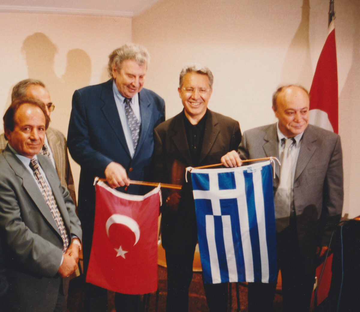 Ζυλφί Λιβανελί και Μίκης Θεοδωράκης για την ελληνοτουρκική φιλία.
