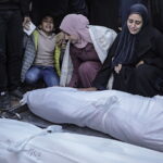 Δυο μήνες σφαγής στη Λωρίδα της Γάζας: Το Ισραήλ σφυροκοπά τη Χαν Γιούνις