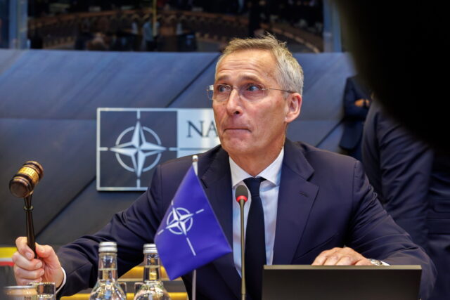 Πράγα: Σύνοδος τoυ NAΤΟ για την αποστολή όπλων στο Κίεβο