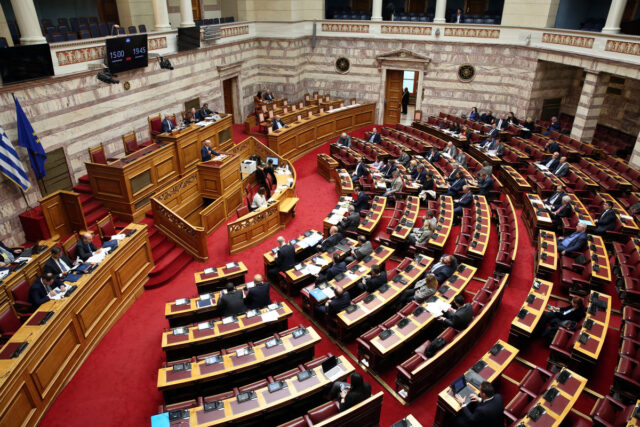 Κατατίθεται στη Βουλή η πρόταση δυσπιστίας κατά της κυβέρνησης [LIVE]