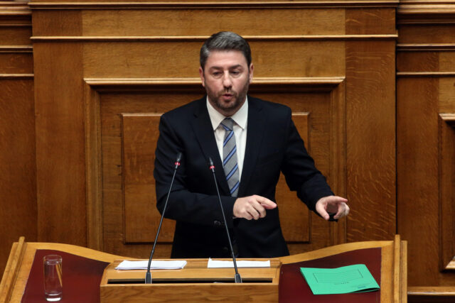 Βουλή-Ν. Ανδρουλάκης: Χαρακτηρίζετε συλλήβδην φοροφυγάδες τους ελεύθερους επαγγελματίες