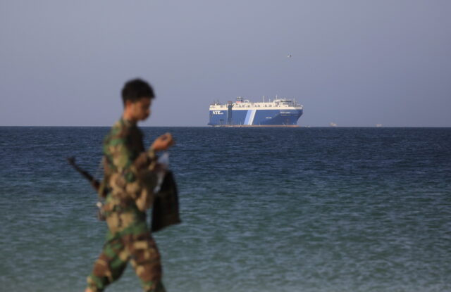 Ερυθρά Θάλασσα: Πλοίο ελληνικών συμφερόντων δέχθηκε πυρά από τους Χούθι