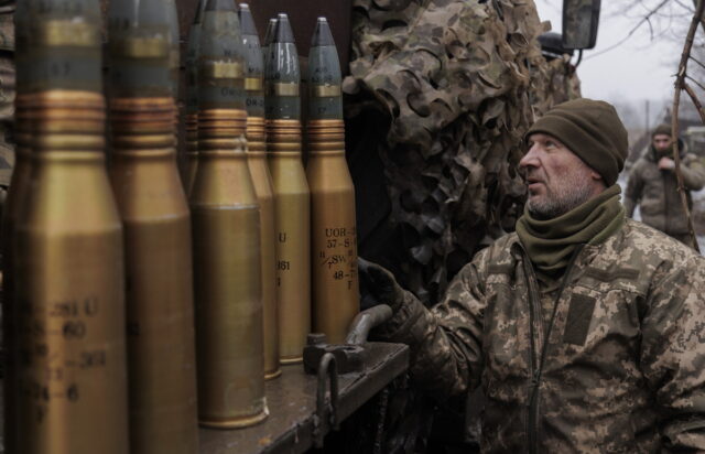 ΗΠΑ: «Παγώνει» η παροχή νέας βοήθειας στην Ουκρανία