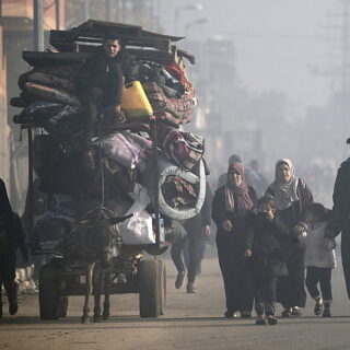 «Αν δεν πεθάνουμε από βομβαρδισμούς, θα πεθάνουμε στους δρόμους»: Ο χειμώνας στην πολιορκημένη Γάζα