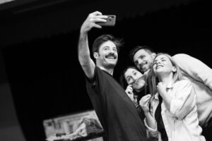 Στο δάσος, βουρ! Μια ασπρόμαυρη περιπλάνηση στα παρασκήνια του Into the Woods