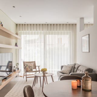 Η πρόκληση των 50 τ.μ.: Μοντέρνα λειτουργικότητα με ρετρό πινελιές, στο Παγκράτι