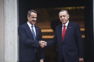Ελληνοτουρκικά: Διμερής διάλογος και θετική ατζέντα στη συνάντηση Μητσοτάκη–Ερντογάν