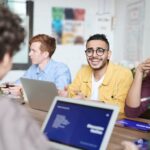 Η μόδα στη δουλειά: Πώς ντύνονται οι Boomers, Millenials, Gen X & Z στον χώρο εργασίας τους