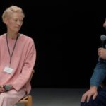 Τίλντα Σουίντον: «Ακόμα ψάχνουμε για χρυσό και “ακούμε” τα κοστούμια»