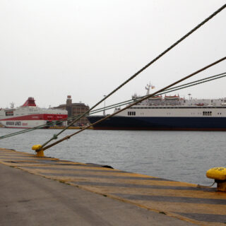 Δεμένα τα πλοία στα λιμάνια λόγω των ισχυρών ανέμων