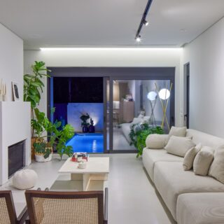 Στο Χαλάνδρι, σε μία μικρή μονοκατοικία με καθαρή γεωμετρία