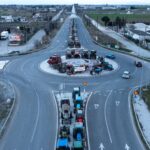 Με μπλόκα και κλιμάκωση των κινητοποιήσεων απαντούν οι αγρότες στις εξαγγελίες του πρωθυπουργού