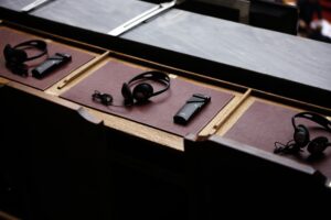 Η κοινωνία των χαμηλών προσδοκιών και η Βουλή των χαμηλών επιδόσεων