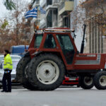Ένταση ανάμεσα σε αγρότες και ΜΑΤ στη Λάρισα [ΒΙΝΤΕΟ]