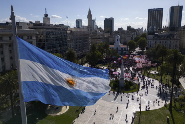 Το ΔΝΤ ενέκρινε 4,7 δισ. δολάρια για την αναδιάρθρωση χρέους στην Αργεντινή