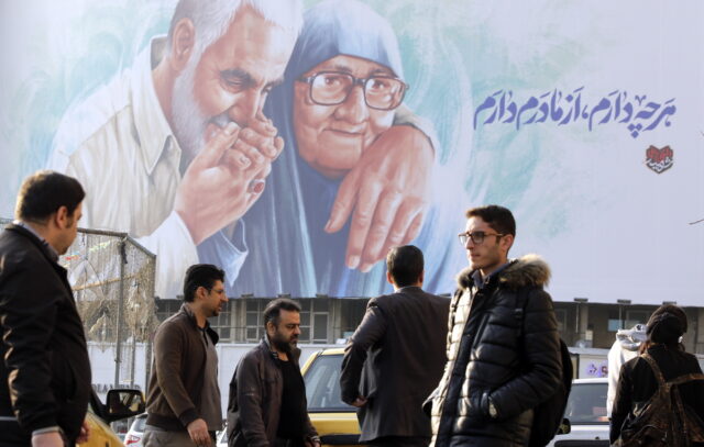 Ιράν: Εκρήξεις σε νεκροταφείο στην τελετή μνήμης του Σουλεϊμανί [ΒΙΝΤΕΟ]