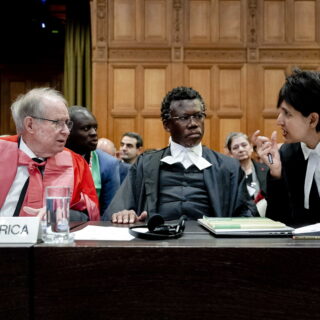 Πώς έφτασε η Νότια Αφρική να στείλει το Ισραήλ σε δίκη για «υπόθεση γενοκτονίας»;