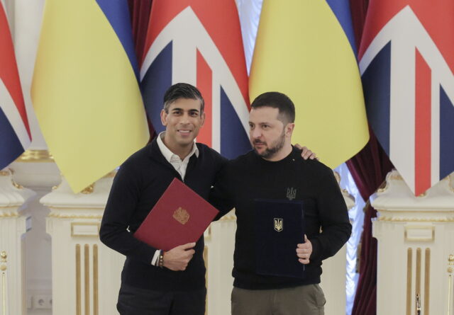 Βρετανία και Ουκρανία υπέγραψαν συμφωνία για την ασφάλεια