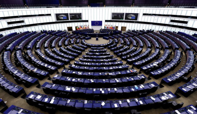 Ευρωεκλογές 2024: Άνδρες, πενηντάρηδες, δικηγόροι, πανεπιστημιακοί, τα επικρατέστερα προφίλ των υποψηφίων