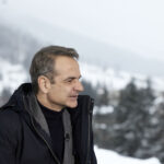 Με γρίπη επέστρεψε ο Κυριάκος Μητσοτάκης από το Νταβός – Προς αναβολή το υπουργικό