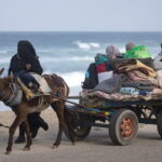 Γάζα: 25.700 Παλαιστίνιοι νεκροί – Ο ισραηλινός στρατός κατέστρεψε το σπίτι Παλαιστίνιου στη Δυτική Όχθη