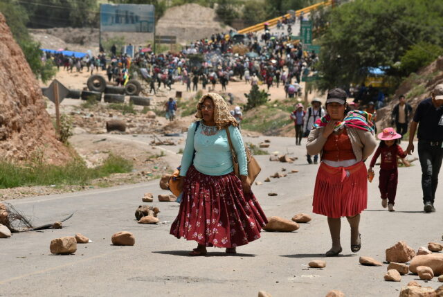Βολιβία: Υποστηρικτές του πρώην προέδρου Έβο Μοράλες κλείνουν δεκάδες δρόμους