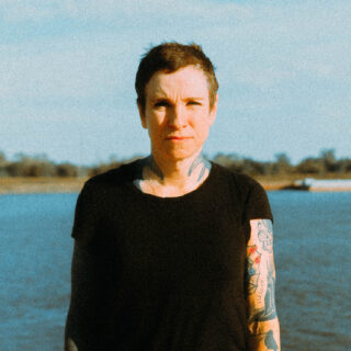 Η Laura Jane Grace πιστεύει ότι η αναρχία δεν είναι ουτοπία