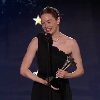 Η Emma Stone έγινε viral μαθαίνοντας στο Χόλιγουντ πώς κλίνεται το “Yorgos”