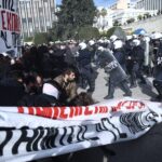 Συγκέντρωση φοιτητών στο κέντρο της Αθήνας – Χημικά από τα ΜΑΤ μπροστά στη Βουλή