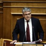 Βουλή: Την απόφαση της Ιεράς Συνόδου διάβασε ο Νατσιός