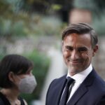 Ομοφοβική επίθεση στον Καπουτζίδη από τον Βελόπουλο: «Να γυαλίσει τα πόμολα στο στρατόπεδο»