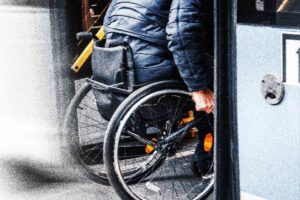 «Καθολική πρόσβαση» για τα άτομα με αναπηρία στα ΜΜΜ… με εξαιρέσεις