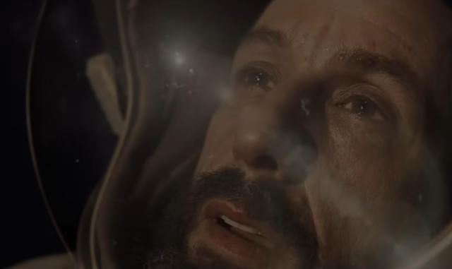 «Spaceman»: Ο Άνταμ Σάντλερ «ξεγυμνώνει» την ψυχή του σε ένα αλλόκοτο πλάσμα του διαστήματος [TRAILER]