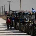 Οι αγρότες έκλεισαν την Εθνική Οδό στο 210ο χλμ πριν τη Λαμία