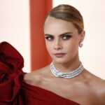 Η Κάρα Ντελεβίν κάνει ντεμπούτο στο θέατρο