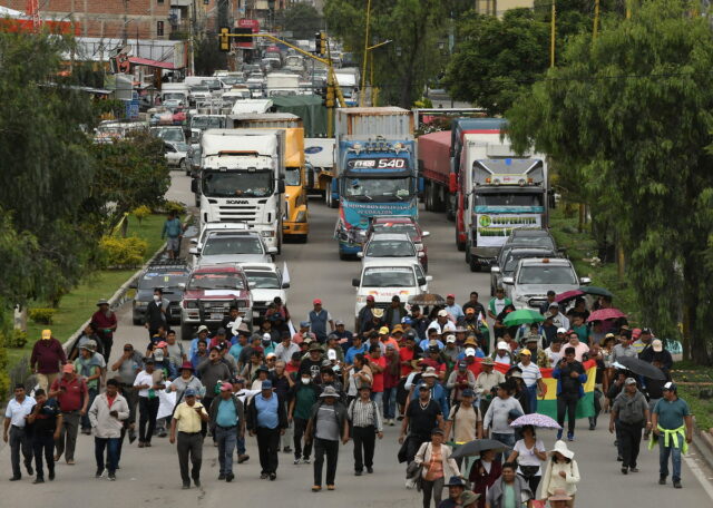Βολιβία: Υποστηρικτές του Μοράλες τερματίζουν τους αποκλεισμούς δρόμων