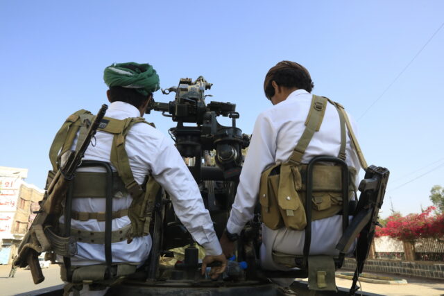 Οι Χούθι λένε ότι έπληξαν το αεροπλανοφόρο «Άιζενχαουερ» των ΗΠΑ