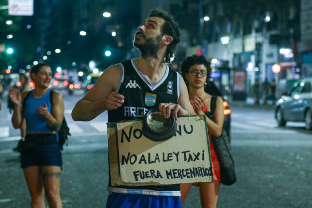 Αργεντινή: Ταραχές στο Μπουένος Άιρες καθώς το Κογκρέσο συζητά «πακέτο» ιδιωτικοποιήσεων της κυβέρνησης Μιλέι