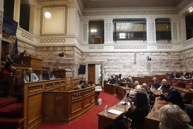 Βουλή: Ευρεία συναίνεση στο νομοσχέδιο για την ισότητα στον πολιτικό γάμο