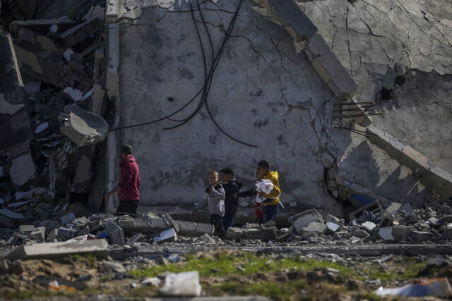 Γάζα: 8.000 άνθρωποι αναγκάστηκαν να εγκαταλείψουν το νοσοκομείο Αλ-Αμάλ εν μέσω βομβαρδισμών