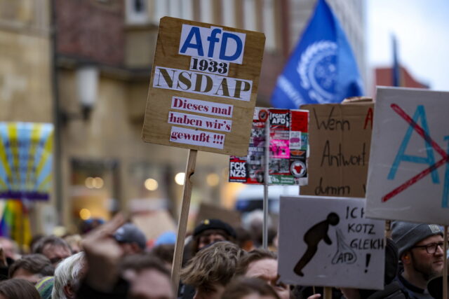 Ευρωπαϊκή ακροδεξιά: Συνάντηση «συμφιλίωσης» της επικεφαλής του AfD με τη Λεπέν ενόψει ευρωεκλογών