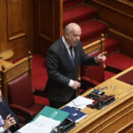 Βουλή: Αντιπαράθεση Φλωρίδη-Ηλιόπουλου – «Είστε πιο δεξιοί κι από τους δεξιούς»