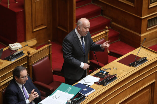 Βουλή: Αντιπαράθεση Φλωρίδη-Ηλιόπουλου – «Είστε πιο δεξιοί κι από τους δεξιούς»